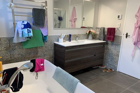 Photo of property in 27 Paddington Grove, Karori, Wellington, 6012