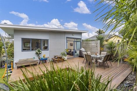 Photo of property in 1/9 Ellenbury Place, Stanmore Bay, Whangaparaoa, 0932
