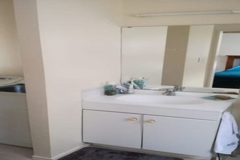 Photo of property in 20 Van Dyke Place, West Harbour, Auckland, 0618