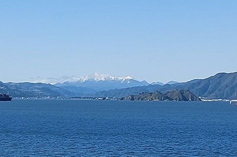 Photo of property in 2/148 Evans Bay Parade, Roseneath, Wellington, 6021