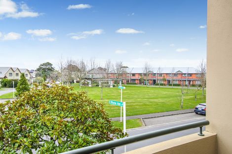 Photo of property in 21/15a Vinograd Drive, Te Atatu Peninsula, Auckland, 0610