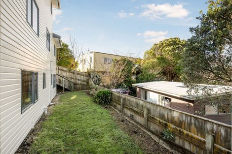 Photo of property in 29 Stewart Drive, Newlands, Wellington, 6037