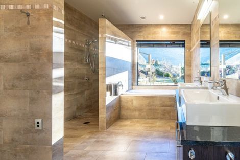 Photo of property in 5 Hollyhock Lane, Wanaka, 9305