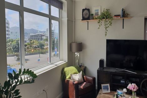 Photo of property in Fountain Court, 4/48 Oriental Parade, Oriental Bay, Wellington, 6011