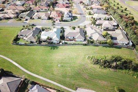 Photo of property in 9 Trovare Place, Golflands, Auckland, 2013