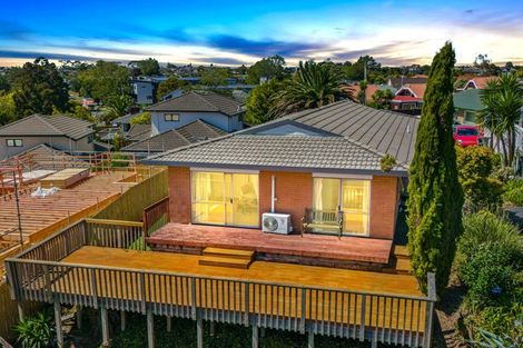 Photo of property in 35e Edmonton Road, Henderson, Auckland, 0612