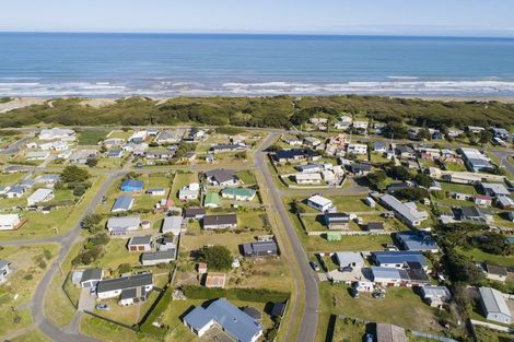 Photo of property in 18 Te Kiri Street, Himatangi Beach, Foxton, 4891