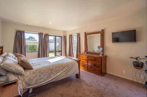 Photo of property in 98 Kapanui Road, Waikanae, 5036