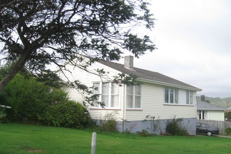 Photo of property in 50 Beauzami Crescent, Ascot Park, Porirua, 5024
