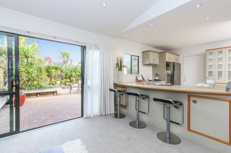 Photo of property in 21/15a Vinograd Drive, Te Atatu Peninsula, Auckland, 0610