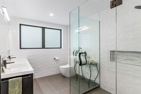 Photo of property in 47 Felgrove Street, Glendene, Auckland, 0602