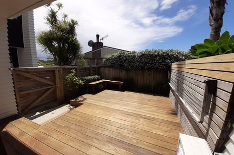 Photo of property in 4/50 Ocean View Road, Northcote, Auckland, 0627