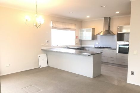 Photo of property in 12 Seresin Crescent, Flat Bush, Auckland, 2016