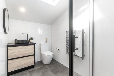 Photo of property in 28 Himalaya Drive, Half Moon Bay, Auckland, 2012