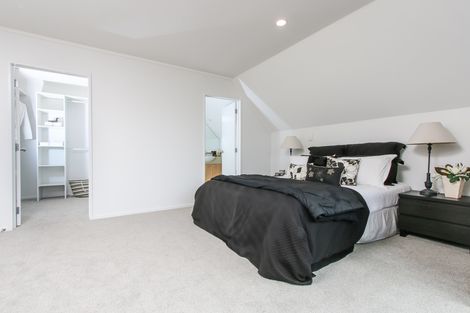 Photo of property in 21/15a Vinograd Drive, Te Atatu Peninsula, Auckland, 0610