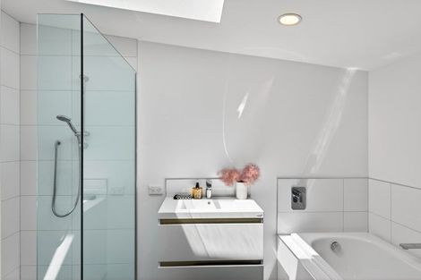 Photo of property in 1 Denholm Road, Hospital Hill, Napier, 4110