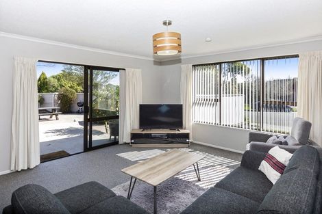 Photo of property in 4 Sonning Place, Redwood, Christchurch, 8051