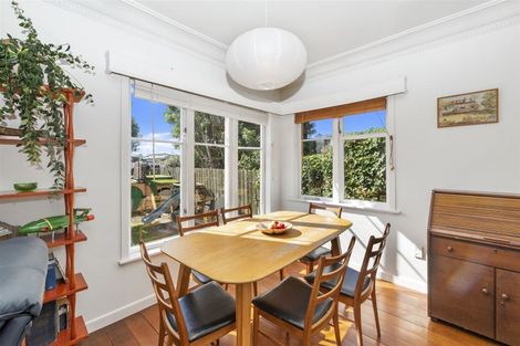 Photo of property in 1/2 Yeovil Road, Te Atatu Peninsula, Auckland, 0610