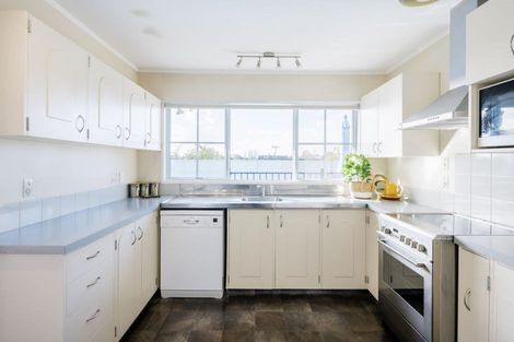 Photo of property in 12 Wilfred Street, St Andrews, Hamilton, 3200