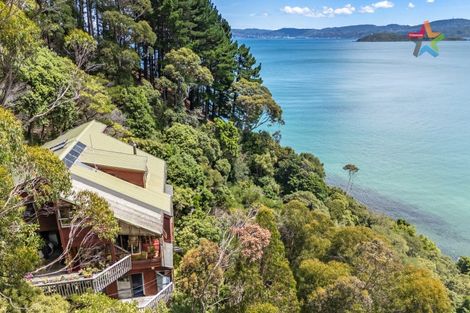 Photo of property in 321 Marine Drive, York Bay, Lower Hutt, 5013