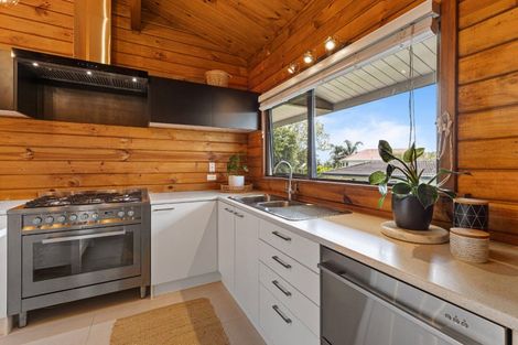 Photo of property in 27 Clarks Beach Road, Clarks Beach, 2122