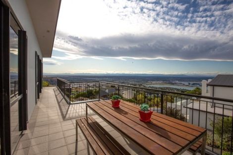 Photo of property in 2 Signal Hill Road, Mount Pleasant, Christchurch, 8081