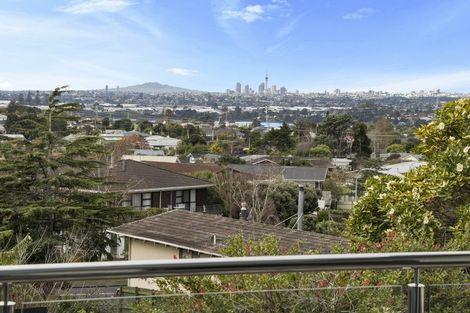 Photo of property in 4225d Great North Road, Glendene, Auckland, 0602