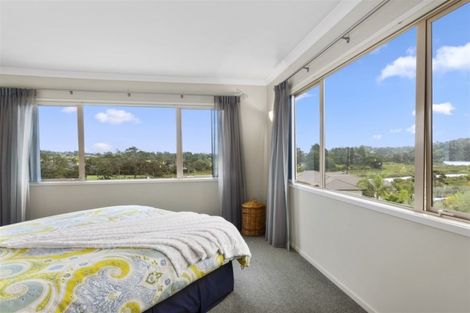 Photo of property in 18 Schopolo Place, Schnapper Rock, Auckland, 0632