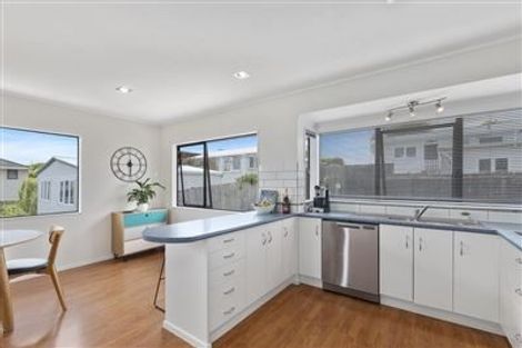 Photo of property in 2/7 Arran Road, Browns Bay, Auckland, 0630