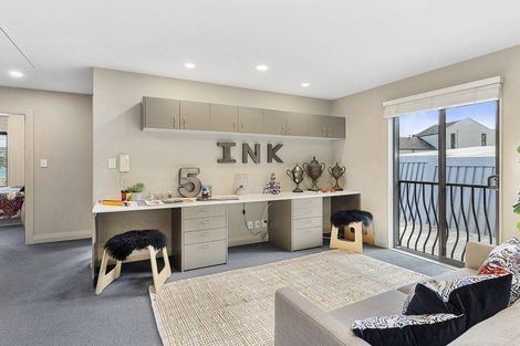 Photo of property in 5 Bunker Way, Strathmore Park, Wellington, 6022