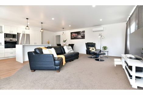 Photo of property in 3 Waitaha Close, Orewa, 0931