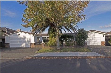 Photo of property in 3 Whiting Grove, West Harbour, Auckland, 0618