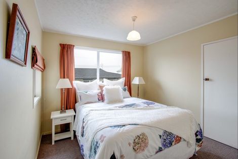 Photo of property in 2/1 Gardiner Street, Westshore, Napier, 4110