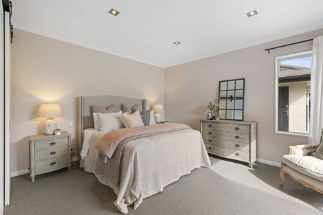 Photo of property in 68 Willowview Drive, Redwood, Christchurch, 8051