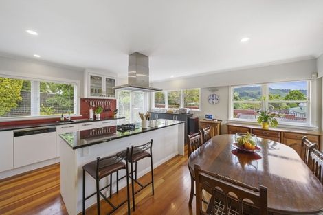 Photo of property in 7 Saint Johns Terrace, Tawa, Wellington, 5028