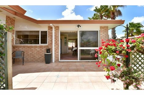 Photo of property in 15 Kath Hopper Drive, Orewa, 0931