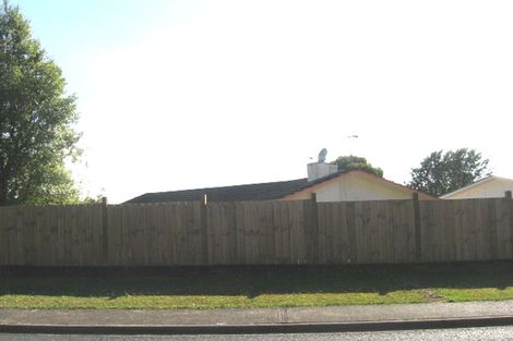 Photo of property in 16 Hatherlow Street, Glenfield, Auckland, 0629