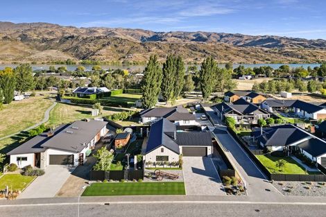 Photo of property in 52 Stratford Drive, Mount Pisa, Cromwell, 9383