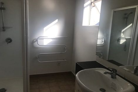 Photo of property in 18 Stolford Crescent, New Lynn, Auckland, 0600