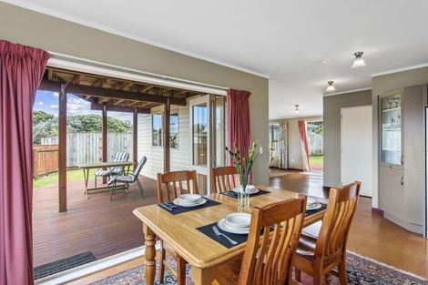 Photo of property in 1 Frances Street, Waikanae Beach, Waikanae, 5036