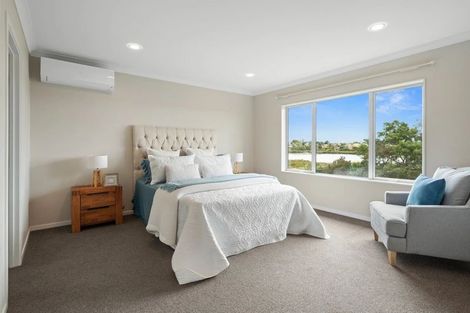 Photo of property in 5 Iwinuku Crescent, Wattle Downs, Auckland, 2103