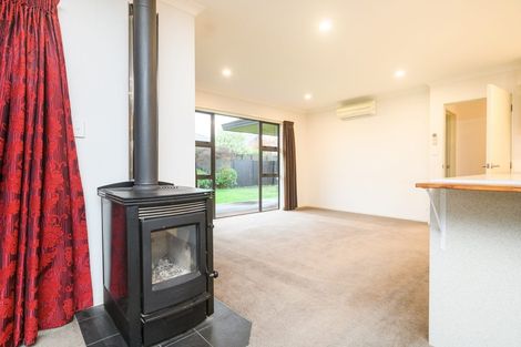 Photo of property in 16 Sorrento Place, Kelvin Grove, Palmerston North, 4414