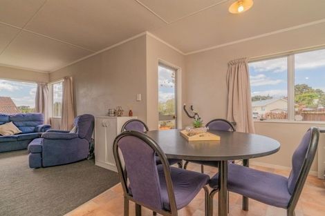 Photo of property in 12 Imperial Place, Henderson, Auckland, 0612