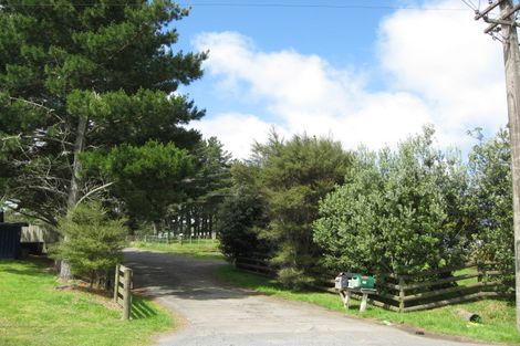 Photo of property in 123 Waitakere Road, Waitakere, Henderson, 0782