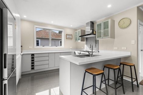 Photo of property in 2 Main Street, Hospital Hill, Napier, 4110