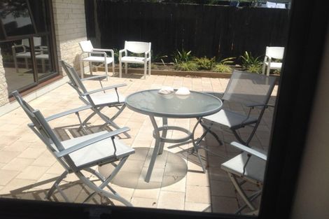 Photo of property in 1/4 Shakespeare Road, Milford, Auckland, 0620