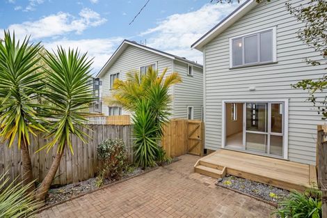 Photo of property in 8/6 John Jennings Drive, Oteha, Auckland, 0632