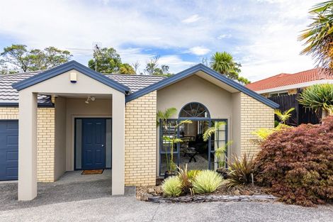 Photo of property in 13 Berkshire Terrace, Massey, Auckland, 0614