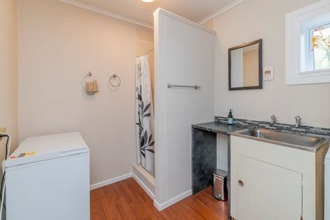 Photo of property in 28 Field Way, Waikanae Beach, Waikanae, 5036
