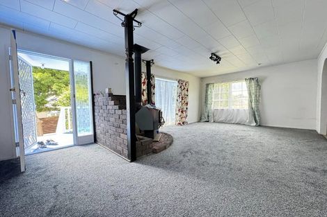 Photo of property in 16 Cottrell Place, Clendon Park, Auckland, 2103